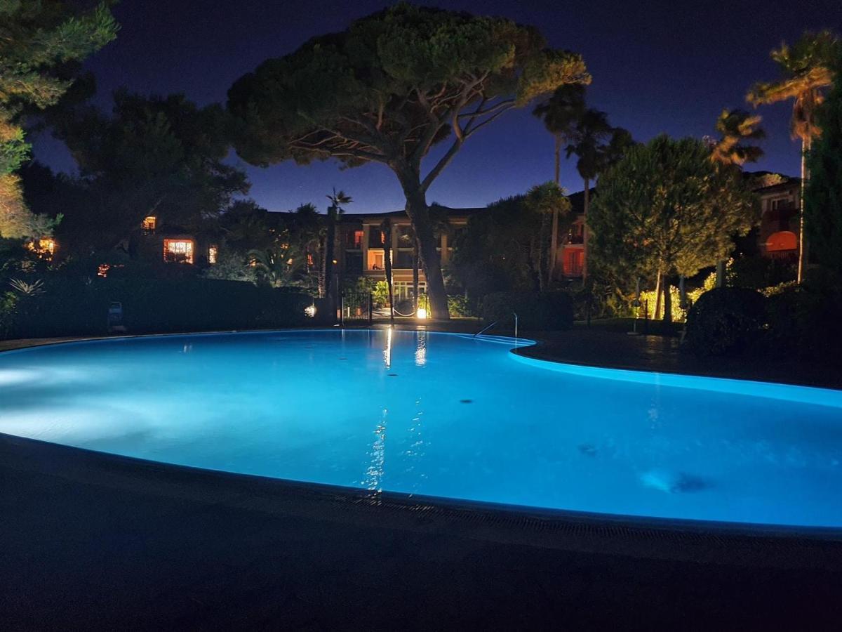 Moderne En Résidence Privée Face à La * Hyères