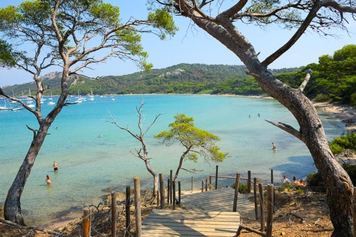 Moderne En Résidence Privée Face à La * Hyères